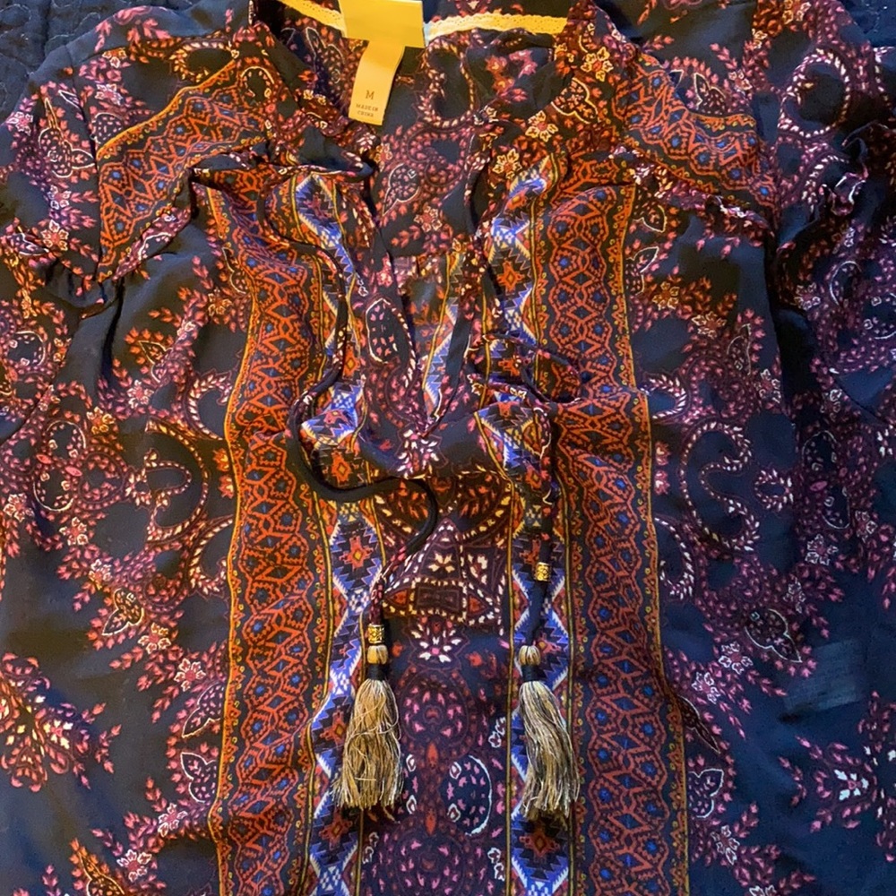 cute patterned blouse - Picture 2 of 4